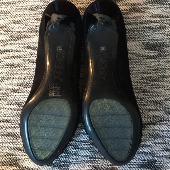 DKNYC new black suede pumps - Picture 5 of 6
